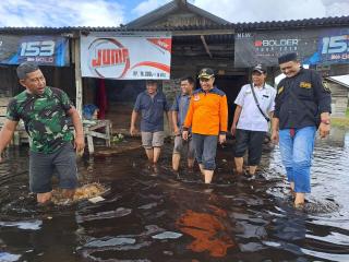 Wabup Bagus Santoso Sambangi Warga Terdampak Banjir di Lubuk Gaung