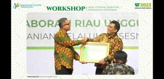 BPS Provinsi Riau Beri Award kepada PT Arara Abadi