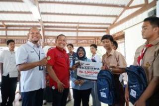 300 Siswa SMA/SMK dari Keluarga Kurang Mampu di Riau dapat Beasiswa