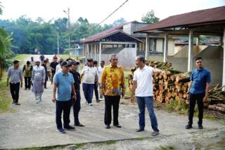 Ada Kunjungan Investor Malaysia, Pj Bupati Tinjau Pengolahan Ikan Patin Desa Koto Masjid
