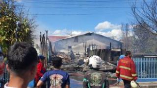 Tragis! Petugas Damkar di Pekanbaru Meninggal Dunia Saat Padamkan Kebakaran di Gudang Tiner