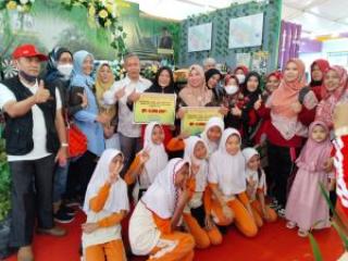 Pemprov Riau Beri Uang Jasa Prestasi Adiwiyata Sebesar Rp92 Juta untuk 23 Sekolah