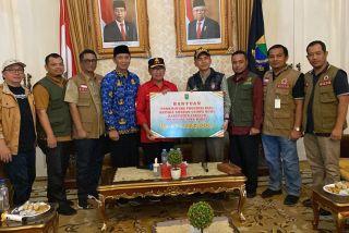 Bupati Cianjur Terima Langsung Bantuan untuk Korban Gempa dari Pemprov Riau