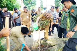 Pj Bupati Lakukan Penanaman dan Lepas Ekspedisi Susur Sungai Kampar II