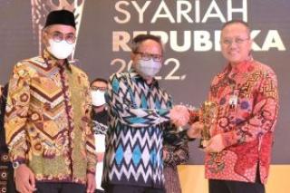 BRK Syariah Raih Penghargaan dari Republika