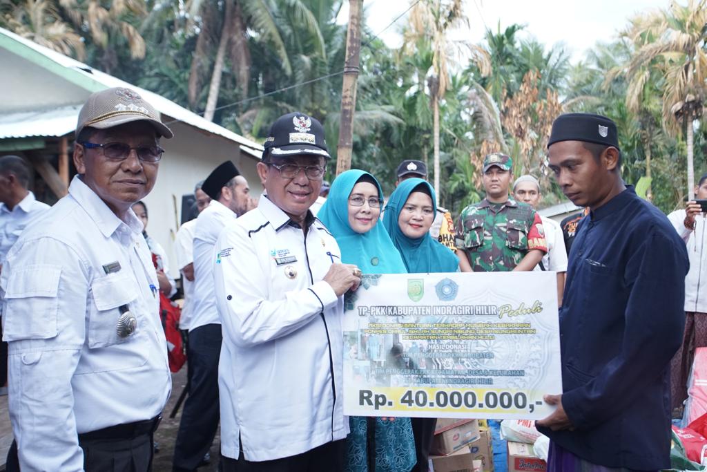Pemkab Inhil Salurkan Bantuan Sosial untuk Ponpes Darul Ishlah Sungai Nibung