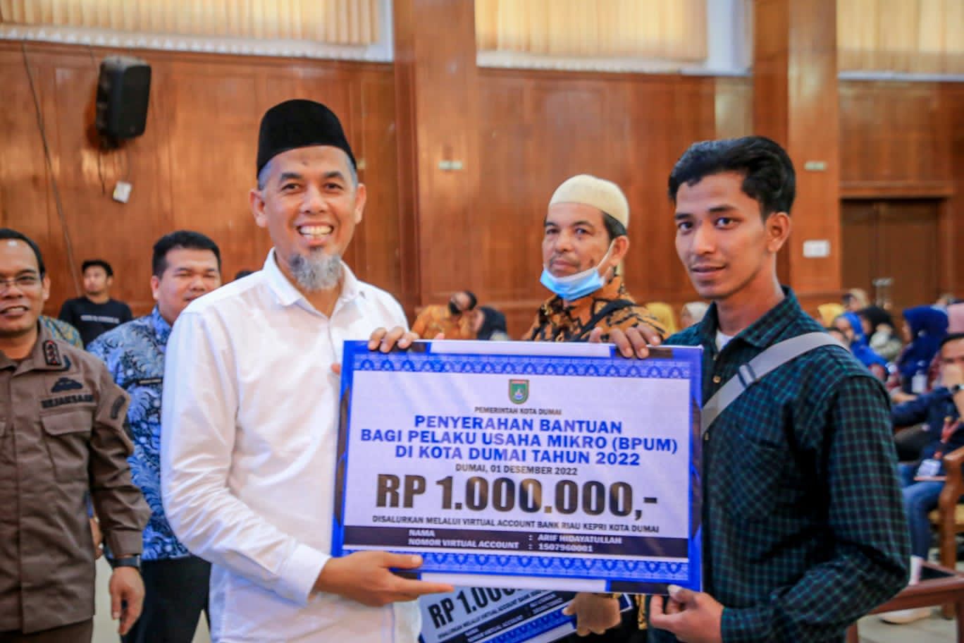 Pemko Dumai Berikan Modal Usaha untuk 1.400 Pedagang, Masing-masing Rp 1 Juta