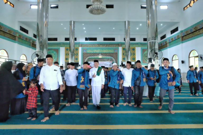 Bupati H.M Adil Lepas 250 Calon Jamaah Umrah Gratis dari Meranti