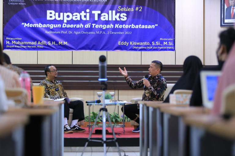 Jadi Pembicara  di UGM, Bupati Adil Bicara Upaya Pembangunan di Tengah Keterbatasan