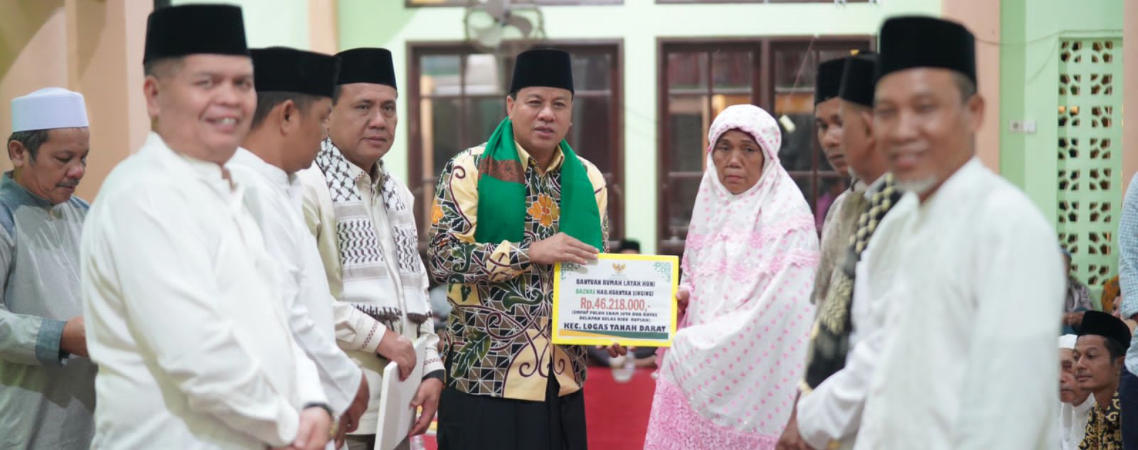Gerakan Subuh Barokah Pemkab Inhil Kembali Digelar, Plt Bupati Serahkan Bantuan
