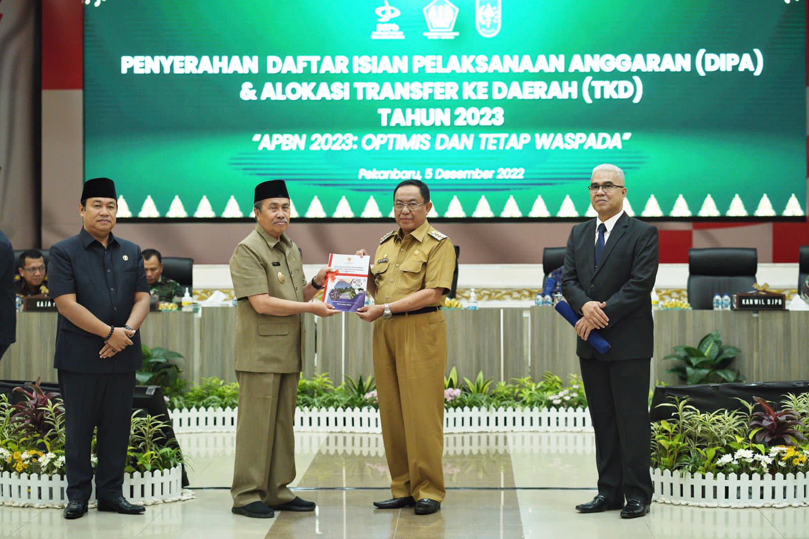 Bupati Wardan Raih Penghargaan dari DJPB Riau