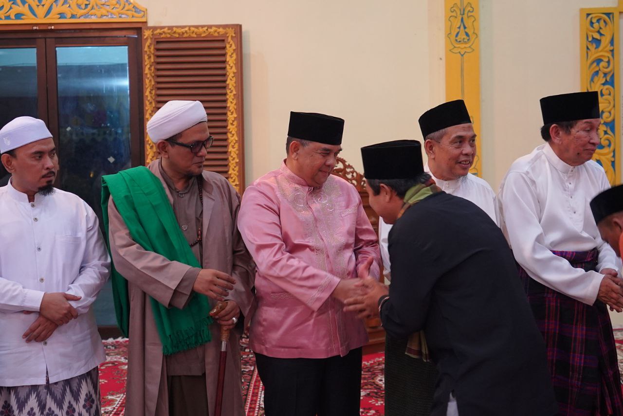 Wagubri Edy Natar Hadir di Majelis Dzikir Mingguan LAM Riau