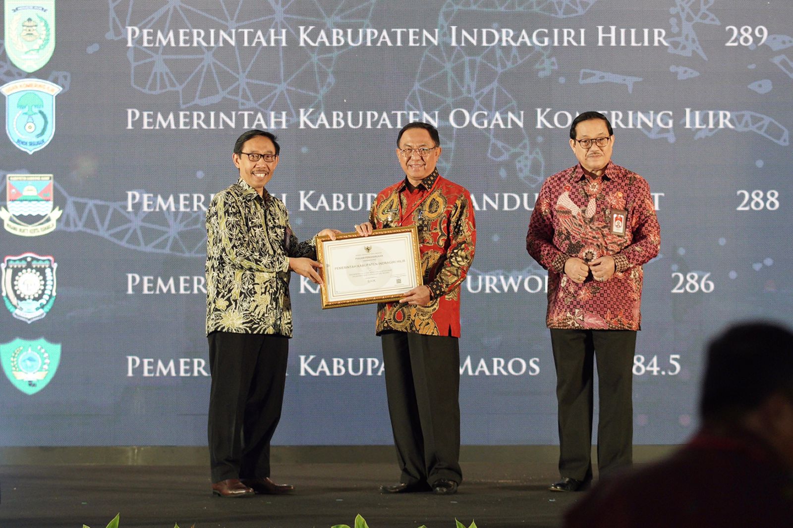 Bupati Inhil Raih Kategori
