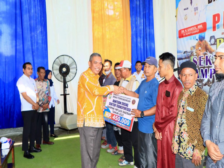 729 Becak Motor di Kampar Terima Bansos Sektor Transportasi