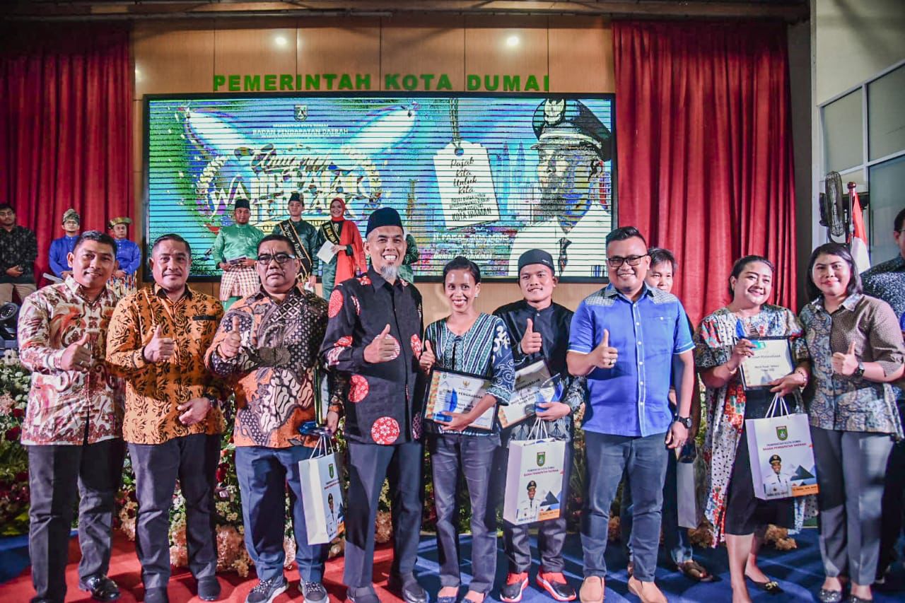 Wujud Apresiasi, Wali Kota Dumai Serahkan Penghargaan di Malam Anugerah Wajib Pajak