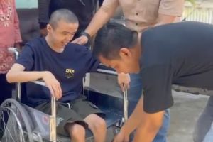 Ditkrimsus Polda Riau Serahkan Bantuan Kursi Roda, Kasur dan Sembako untuk Disabilitas