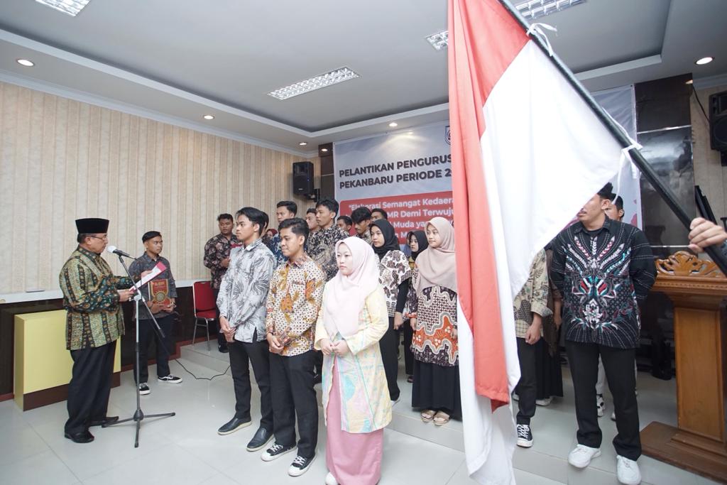 Bupati Wardan Lantik Pengurus IPPMR Pekanbaru