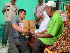 Gelar Baksos di Kampar, TLCI Riau Bagikan Sembako dan Kursi Roda