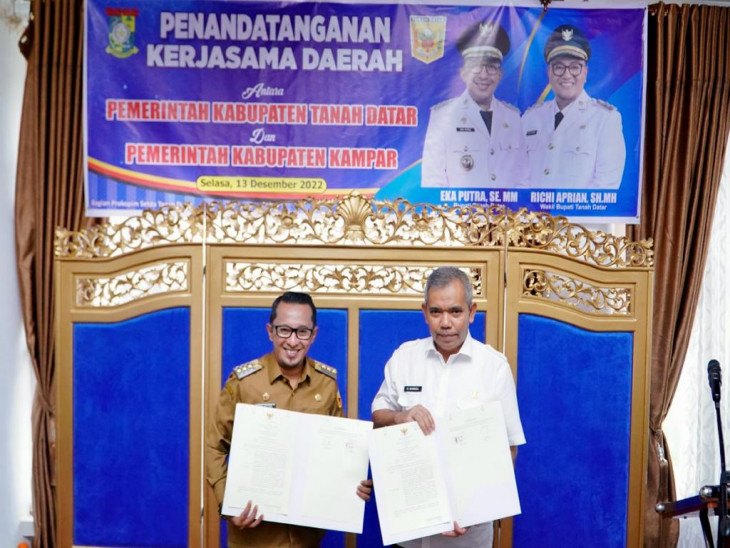 Pj Bupati Kampar Lakukan Penandatangan Kerjasama Antar Daerah dengan Bupati Tanah Datar