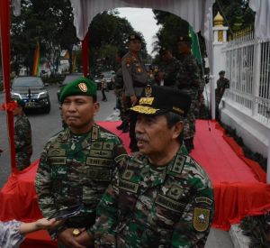 Pakai Seragam TNI AD, Gubri Harap TNI Senantiasa Bersama Rakyat