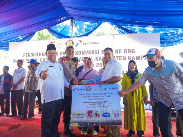 Sekda Hadiri Pendistribusian Paket Konversi BBM ke BBG untuk Petani dan Nelayan di Kampar