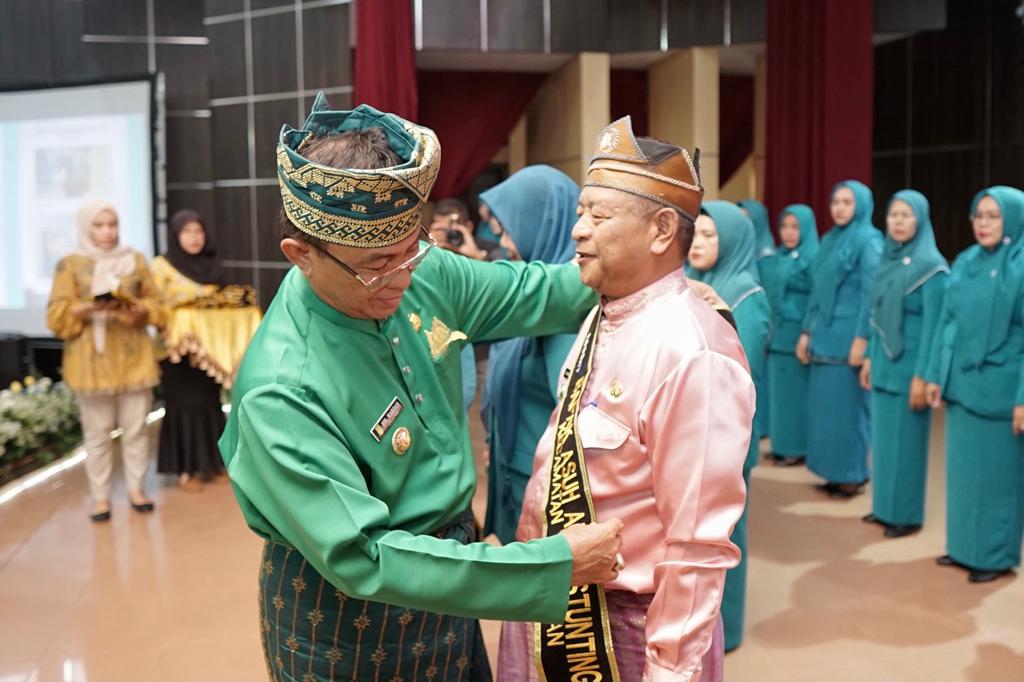 Bupati Kukuhkan Bapak dan Bunda Asuh Stunting Kecamatan se-Kabupaten Inhil