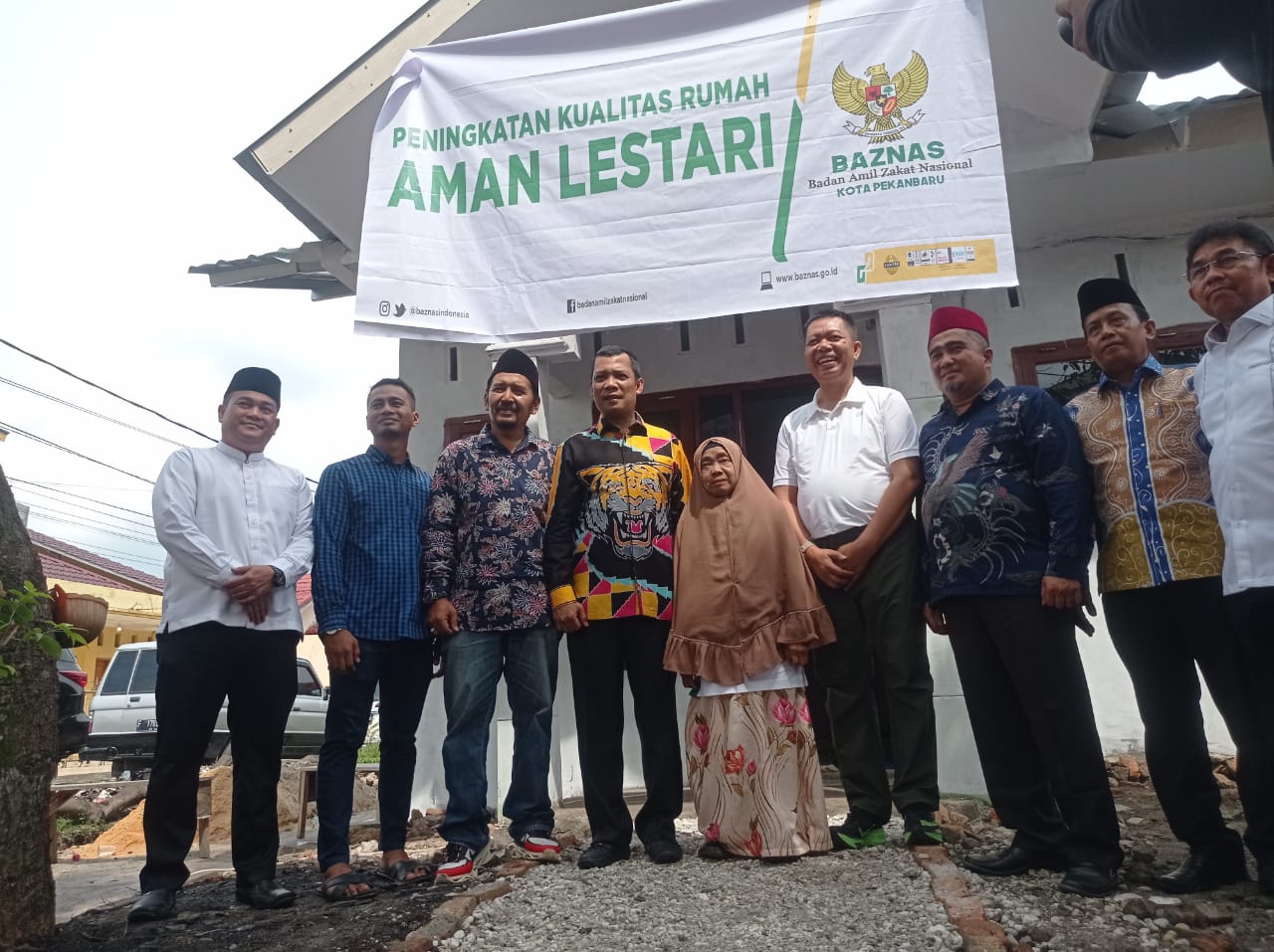 Pejabat Walikota Pekanbaru Serahkan Bantuan Baznas untuk Mustahik Masjid Al-Anshor Panam