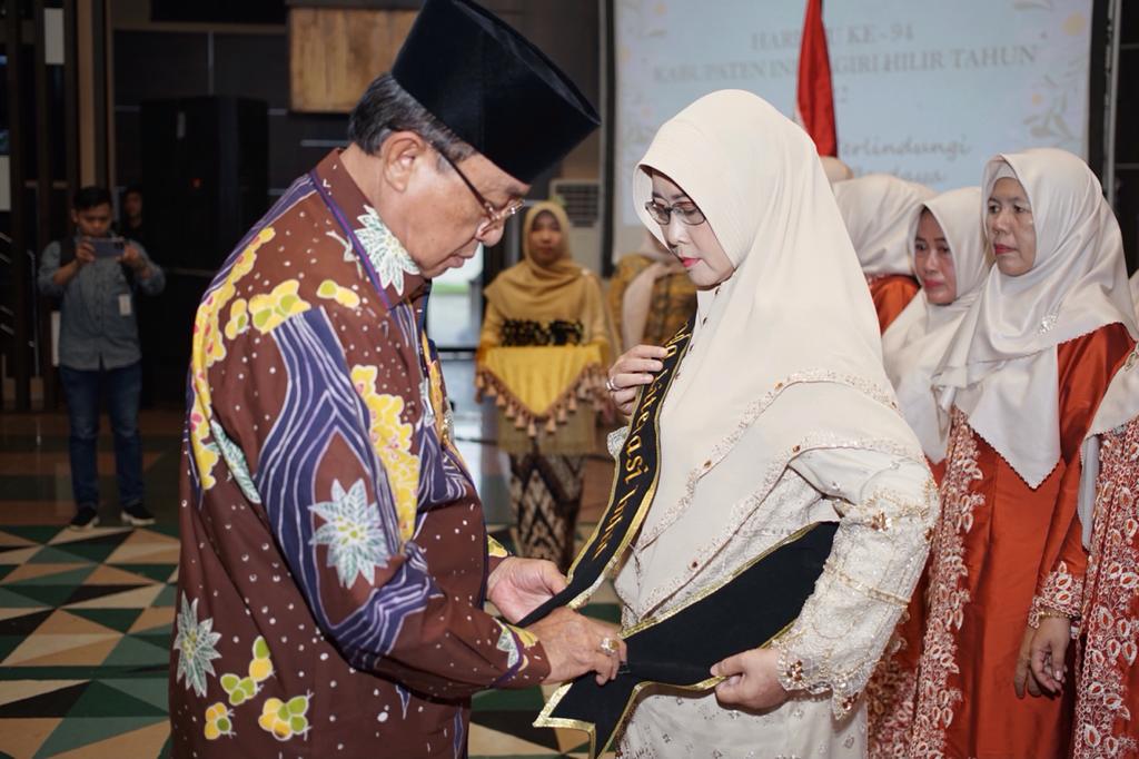 Bupati Kukuhkan Hj.Zukaikhah Sebagai Bunda Literasi Kabupaten Inhil