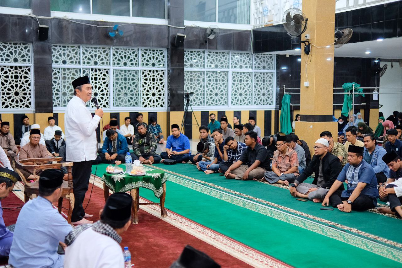 Hadir di Kajian Subuh UMRI, Gubri Beri Edukasi kepada Mahasiswa