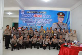 Keluarga Besar Pinus 9 Squad 2000 Berbagi Bansos di Payung Sekaki
