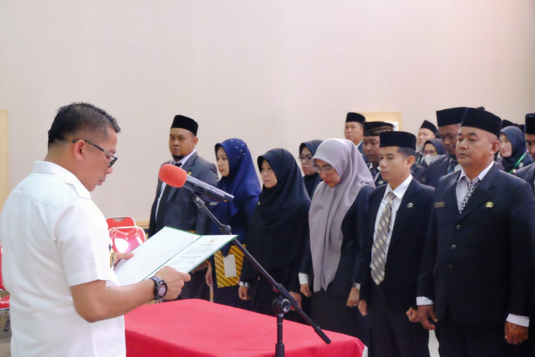 Bupati H.M Adil Lantik 18 Pejabat Fungsional Kabupaten Kepulauan Meranti
