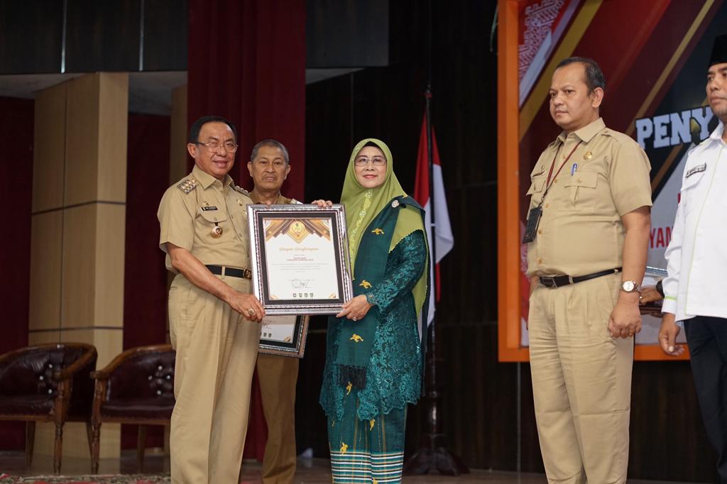 Pemkab Serahkan Piagam Penghargaan OPD, Kecamatan dan Desa atas Partisipasi di IGA Award 2022