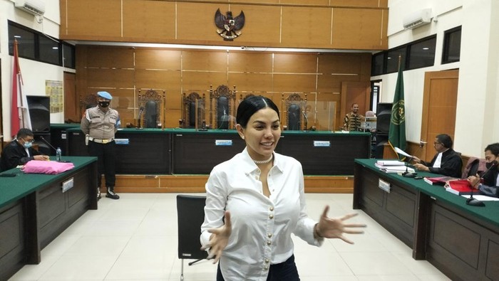 JPU Tak Dapat Hadirkan Dito Mahendra, Hakim Bebaskan Nikita Mirzani