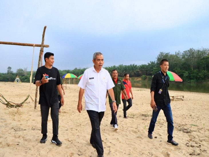 Lihat Langsung Wisata Baru di Kuntu, Kamsol: Kampar Miliki Padang Pantai yang Indah dan Asri