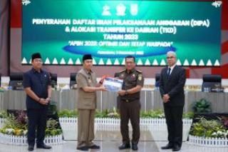 Gubri Serahkan DIPA dan TKD Tahun 2023 Sebesar Rp30,71 Triliun