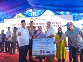 Sekda Hadiri Pendistribusian Paket Konversi BBM ke BBG untuk Petani dan Nelayan di Kampar