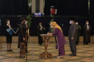 Resmi! Prof Sri Indarti Jabat Rektor Universitas Riau