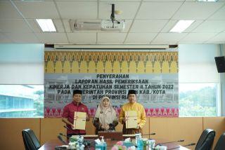 BPK Serahkan LHP Pemprov Riau kepada Gubri Syamsuar