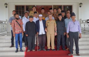 Bertemu Gubri, Tokoh Adat Kuansing Berkeluh Kesah Terkait Tanah Ulayat