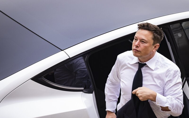 Saham Tesla Turun, Elon Musk Jadi Orang Pertama yang Kehilangan Harta Rp3.100 Triliun