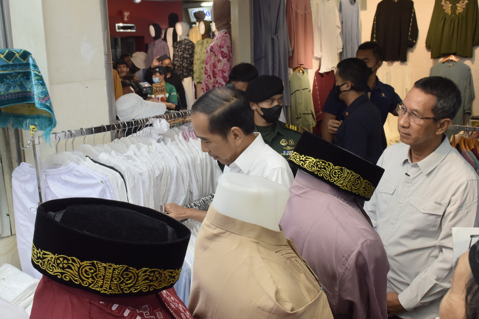 Usai Buka Perdagangan Bursa, Presiden Jokowi Tinjau Pasar Tanah Abang
