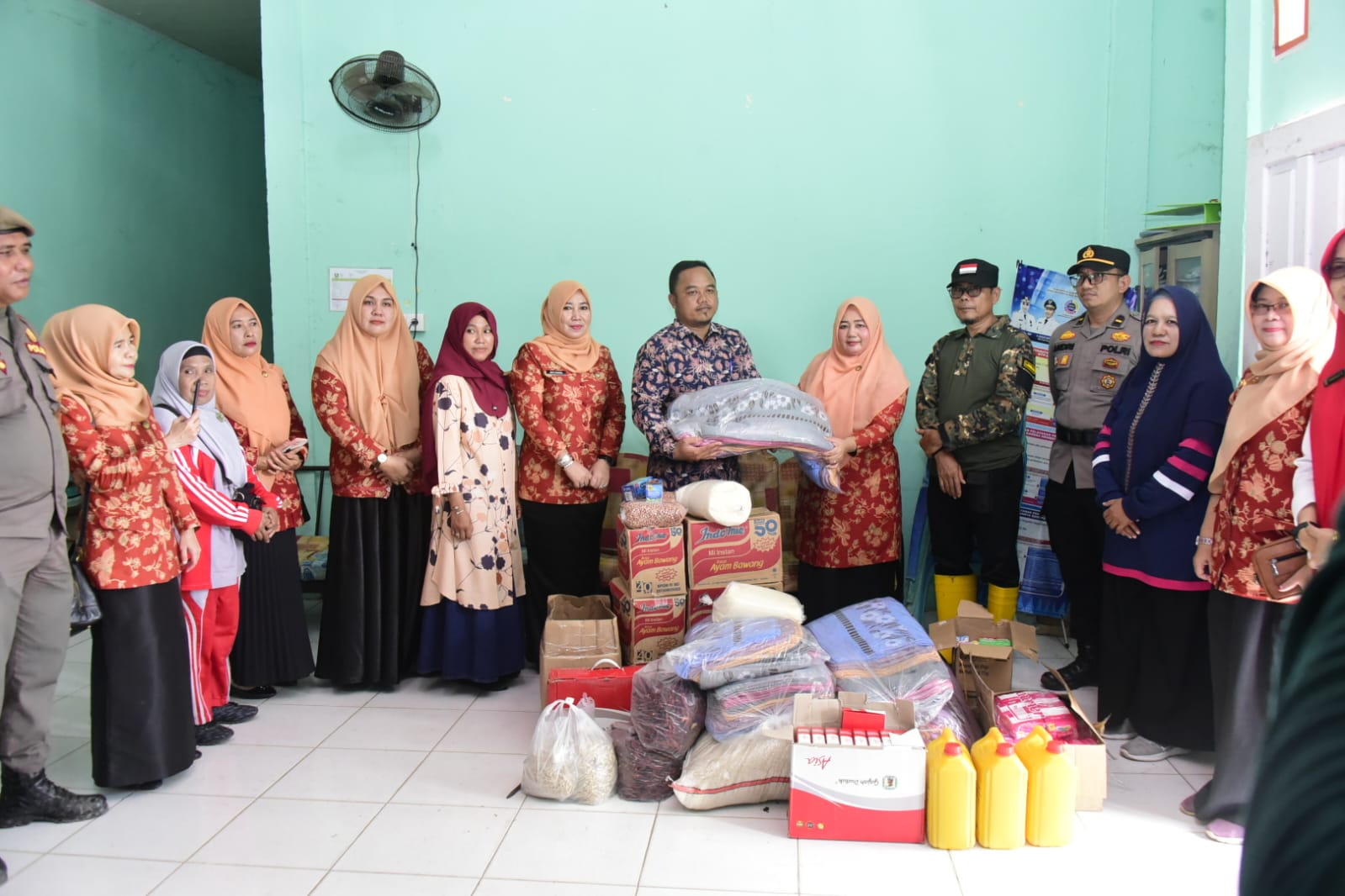DWP Bengkalis Salurkan Bantuan untuk Korban Banjir 3 Desa di Siak Kecil