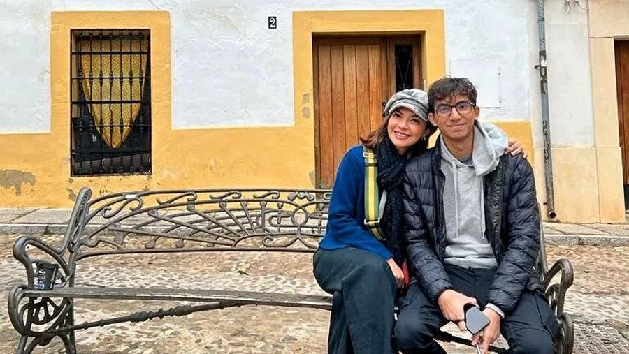 Pamer Foto Bareng Anak Bujang, Najwa Shihab Disebut Bak Kakak-Adik