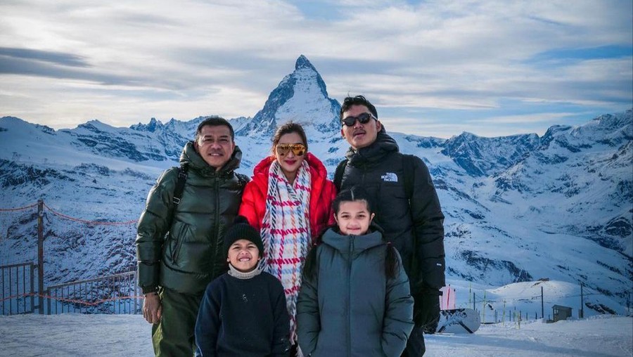 Keluarga Anang Hermansyah Kunjungi Keluarga Sarah Menzel di Swiss