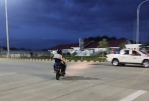 Kacau! Pakai Aplikasi Google Maps, Pengendara Motor Tersesat Masuk Jalan Tol Pekanbaru-Dumai