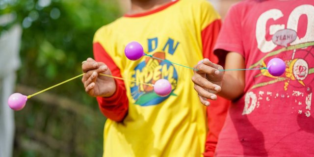DPR Dukung Larangan Siswa Bermain Lato-lato di Sekolah