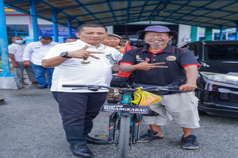 Bupati Meranti Apresiasi M.Yusuf Bersepeda ke Tanah Suci Mekkah