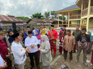 Gubri Serahkan Kunci Rumah Tinggi Kerajaan Indragiri Hulu