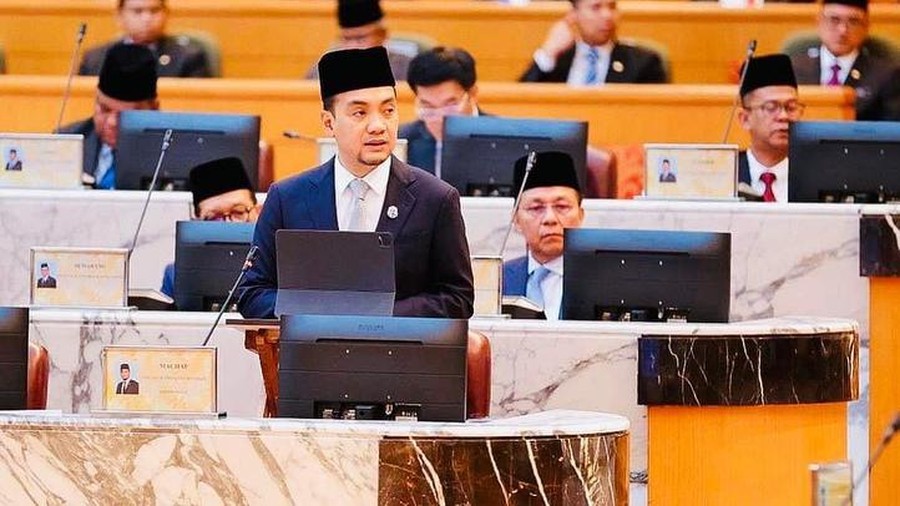 Viral! Menteri Malaysia Bikin Salfok Saat Pidato Pakai Bahasa Jawa