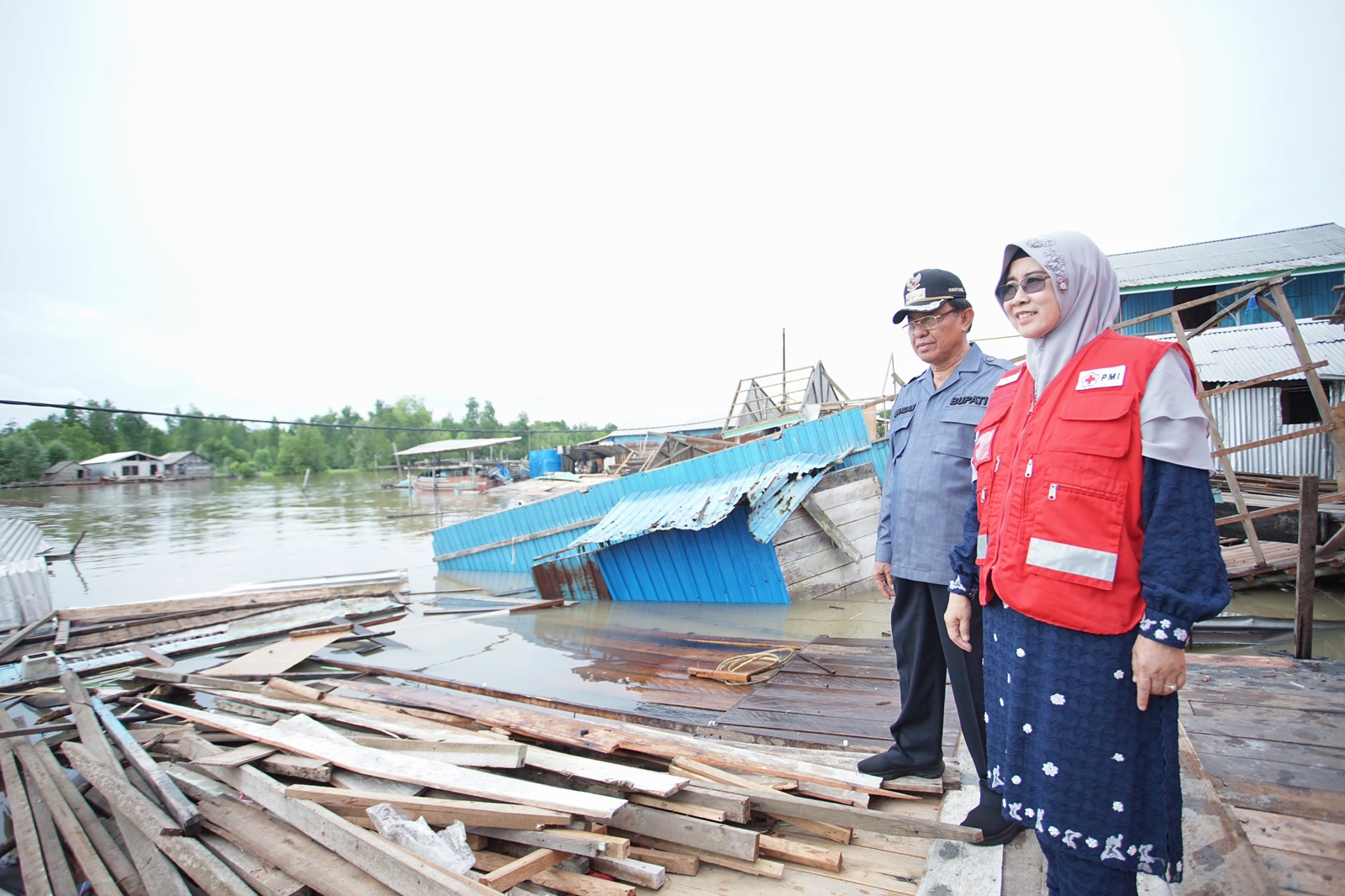 Bupati Wardan Tinjau Longsor di Sungai Bela